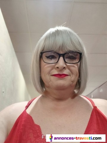 Aline si hôtel sur Reims cherche à satisfaire sa clientèle je suis la et régulièrement disponible