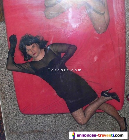 Travesti cherche emploi