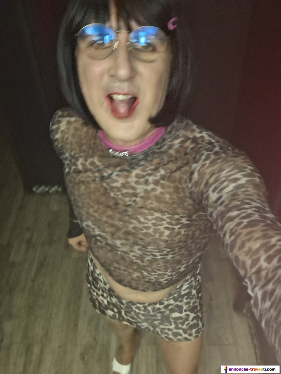 Chienne trave mature au glory's