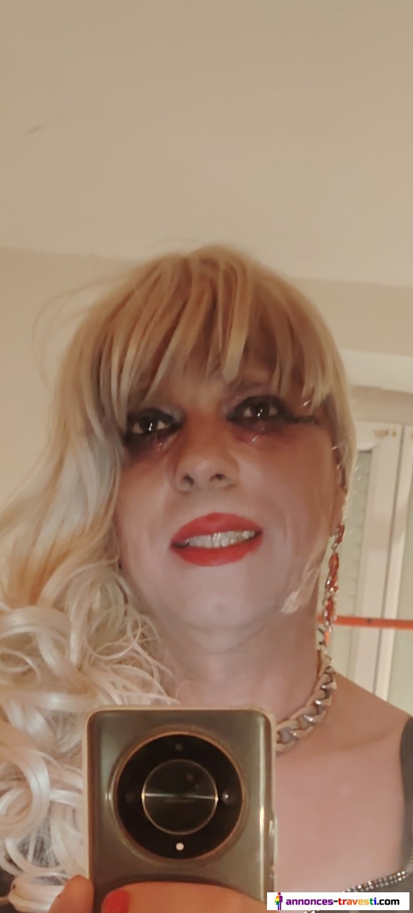 Belle travestie parisienne