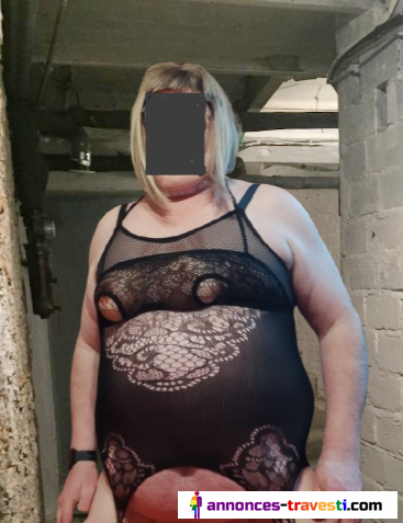 Katia 64 ans cherche homme ou groupe d'hommes