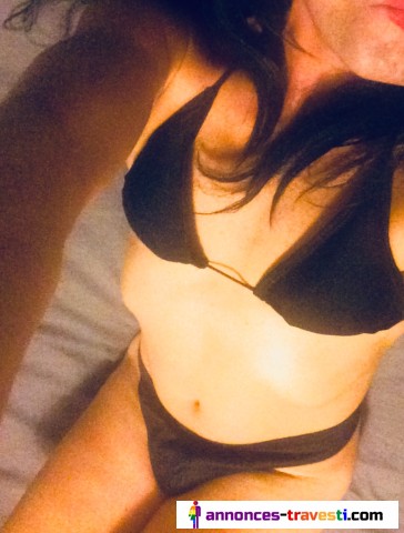Hummm réel sexy bimbo jeune trav reçois Arabe ou black tbm