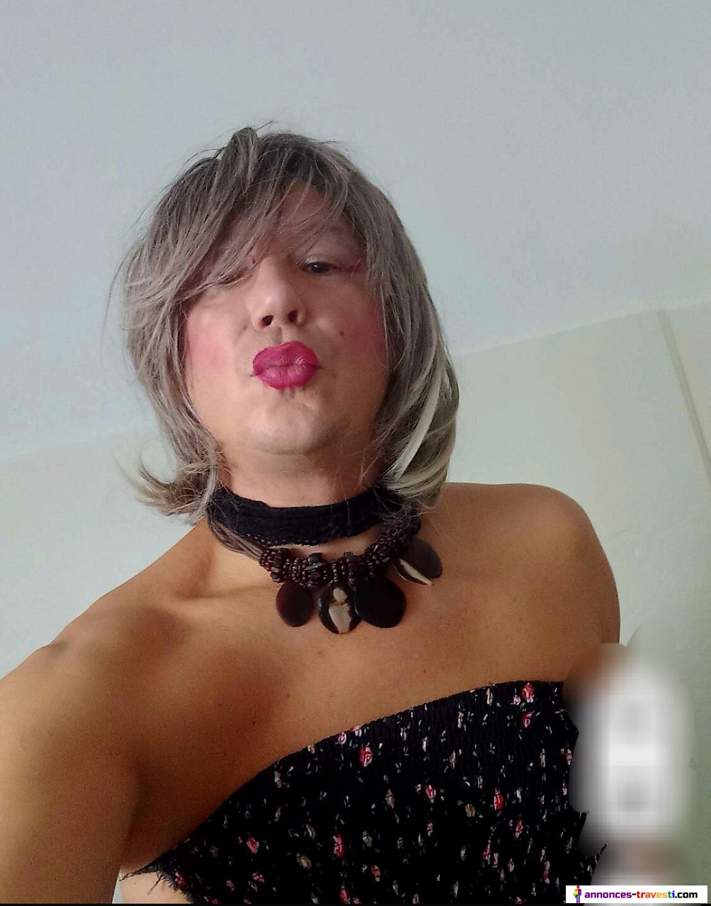 Travestie cherche travailleur