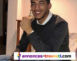 Rebeu cherche glory hole ou massage
