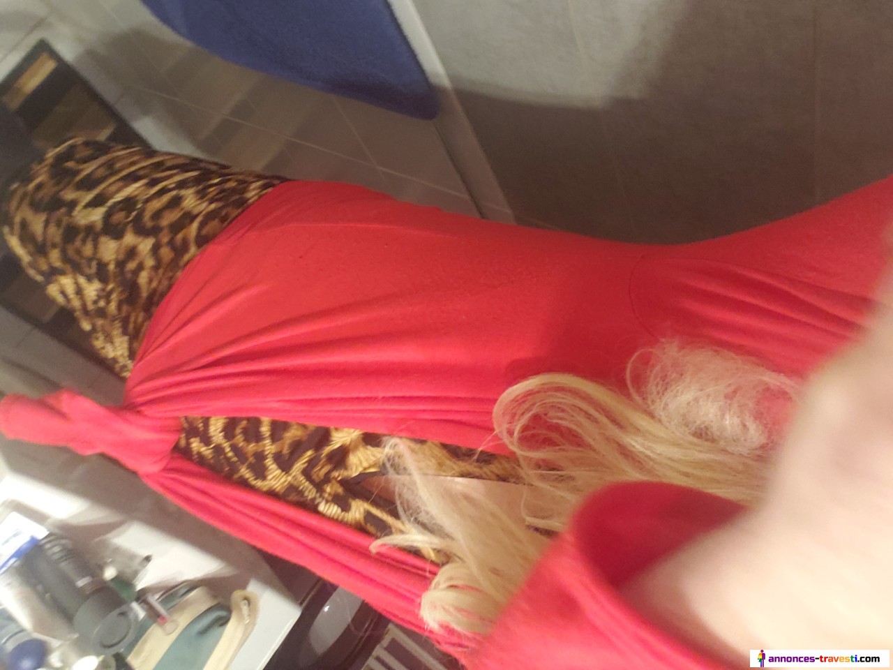 Travesti vide couilles