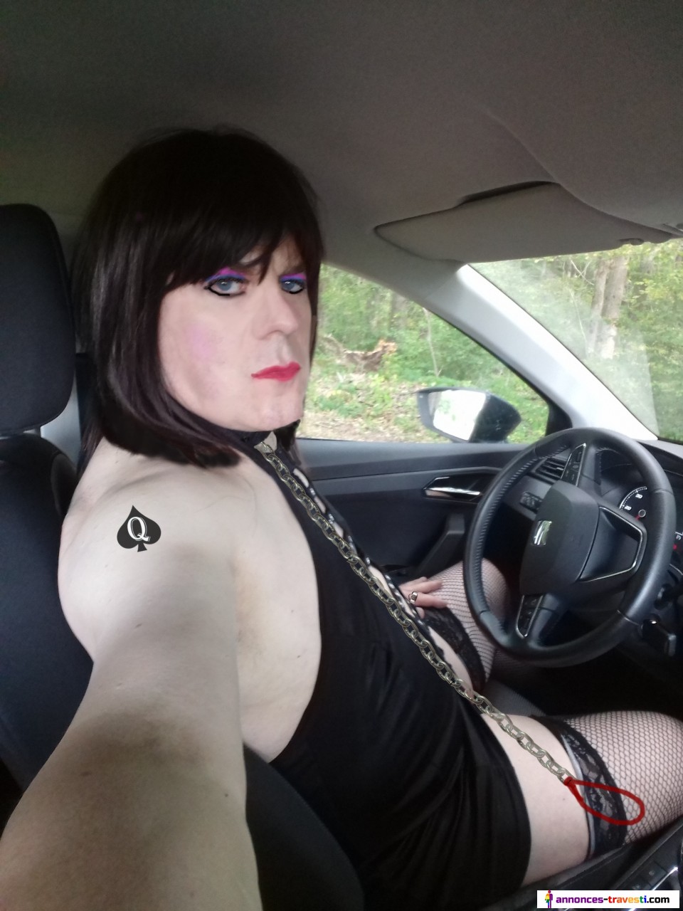 Fabienne en pute en voiture au bois de la chassagne 69
maquillée et parfumée comme une pute, avec string nylon, bas resilles aux talon, collier et laisse,
son blog : http://************************* son tel : **************